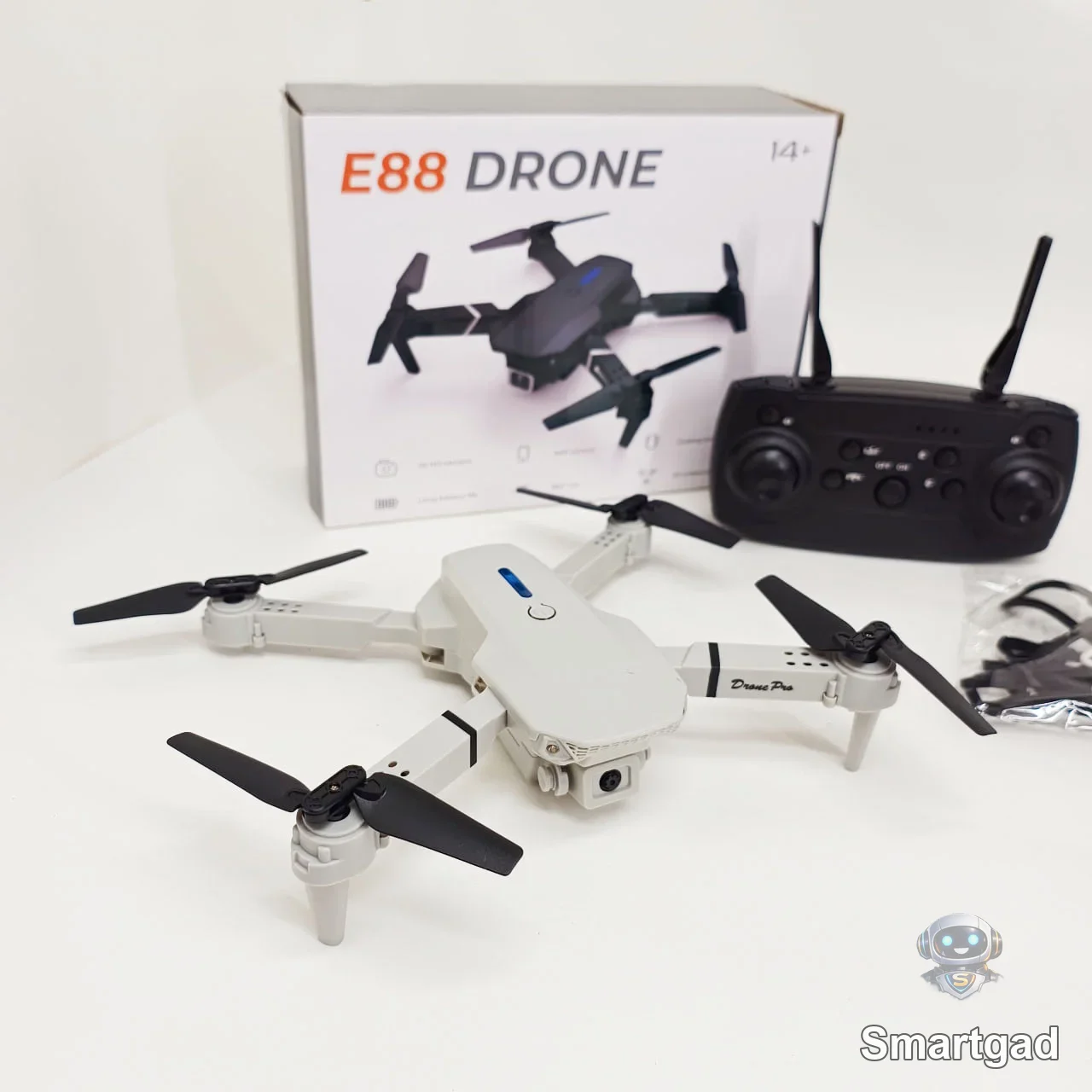 Квадрокоптер дрон E88 з Wi-Fi FPV камерою HD та 2 акумуляторами